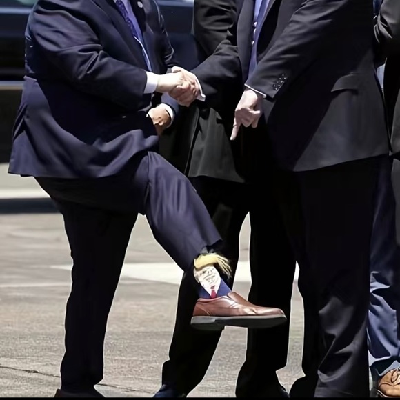 🌼new 2 PAIRS NOVELTY SOCKS - Picture 3 of 4